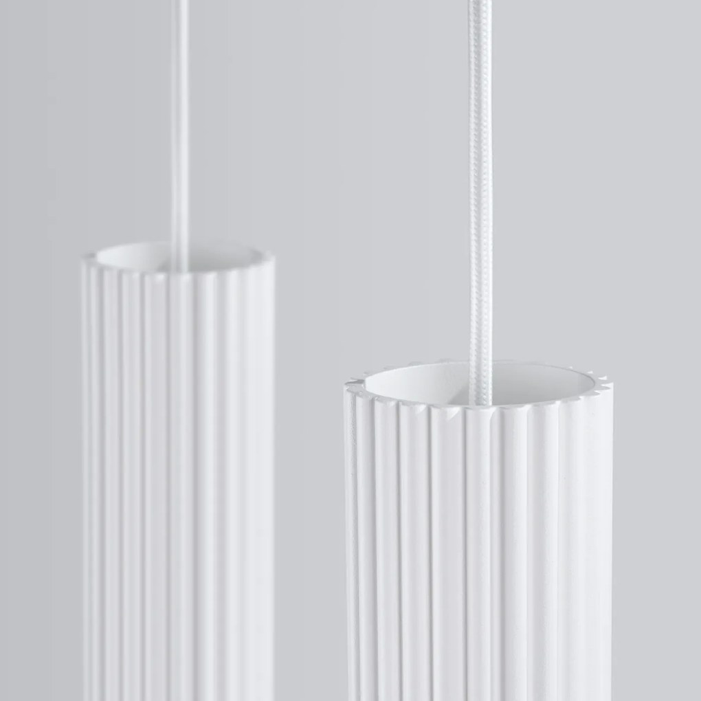 Závesné svietidlo Karbon, 2x biele kovové tienidlo