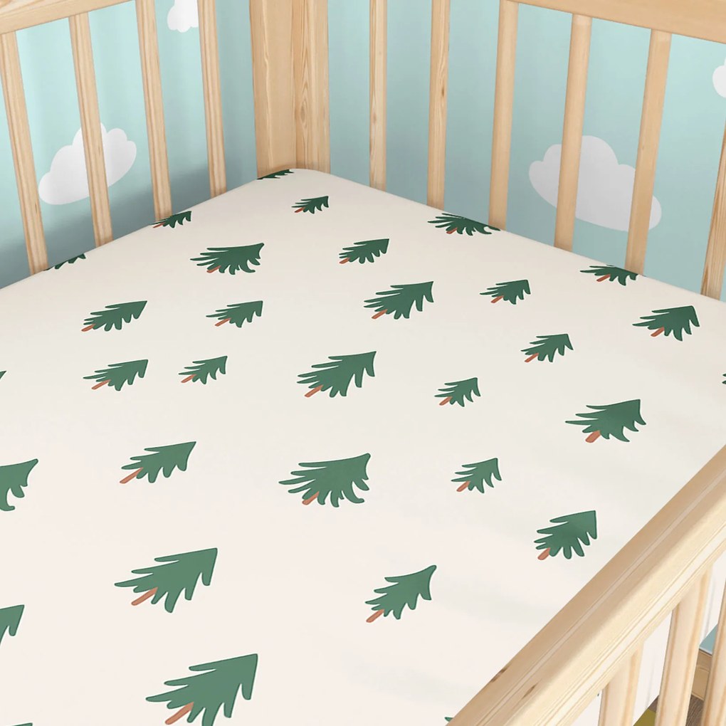 Goldea vianočná bavlnená napínacia plachta do detskej postieľky - stromčeky na režnom 60 x 120 cm