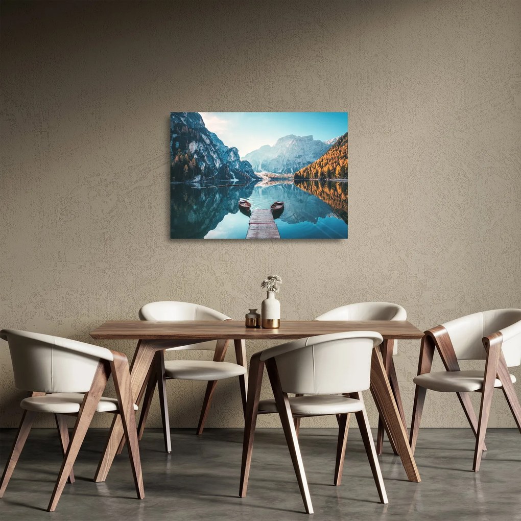 Sklenený obraz - Lode na jazere Braies (70x50 cm)