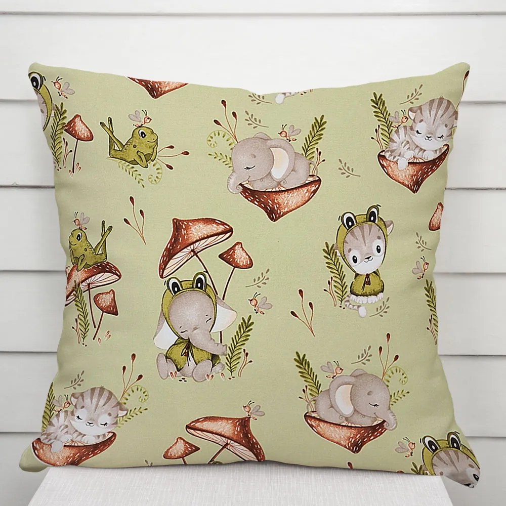 Biante Detská bavlnená obliečka na vankúš Sandra SA-474 Žabky a zvieratká medzi hubami na zelenom 50 x 60 cm