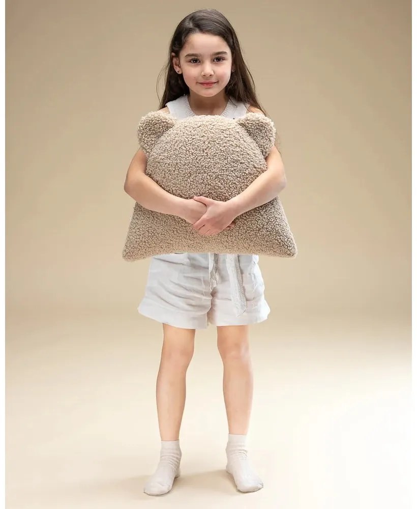 Svetlohnedý detský pohovkový vankúš z textílie buklé Bear – Wigiwama