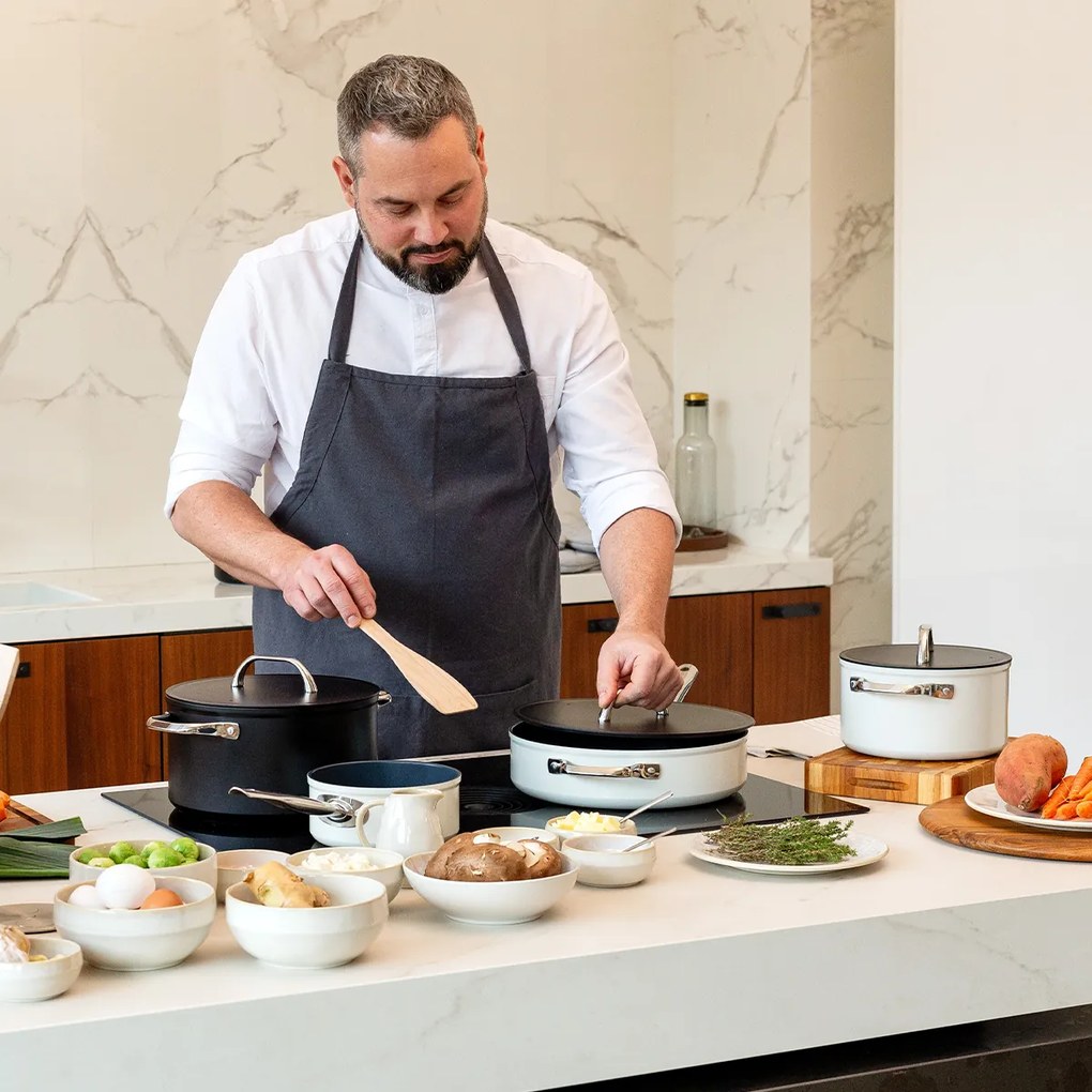 Panvica s titánovým povrchom Ø 28 cm, H: 7 cm - Saturn Terra Lunasol - 601310