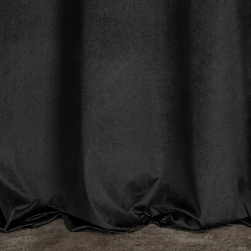 ZATEMŇOVACÍ ZÁVES NA KRÚŽKOCH ARIANA 140X250 CM ČIERNA