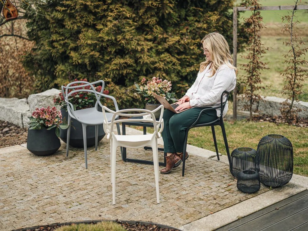 AKCIA Čierna plastová stolička KATO II. akosť