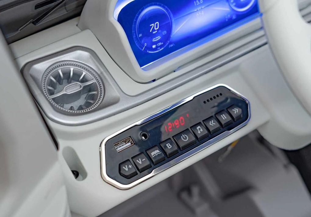 Ramiz Vozidlo Mercedes Benz EQG Strieborná