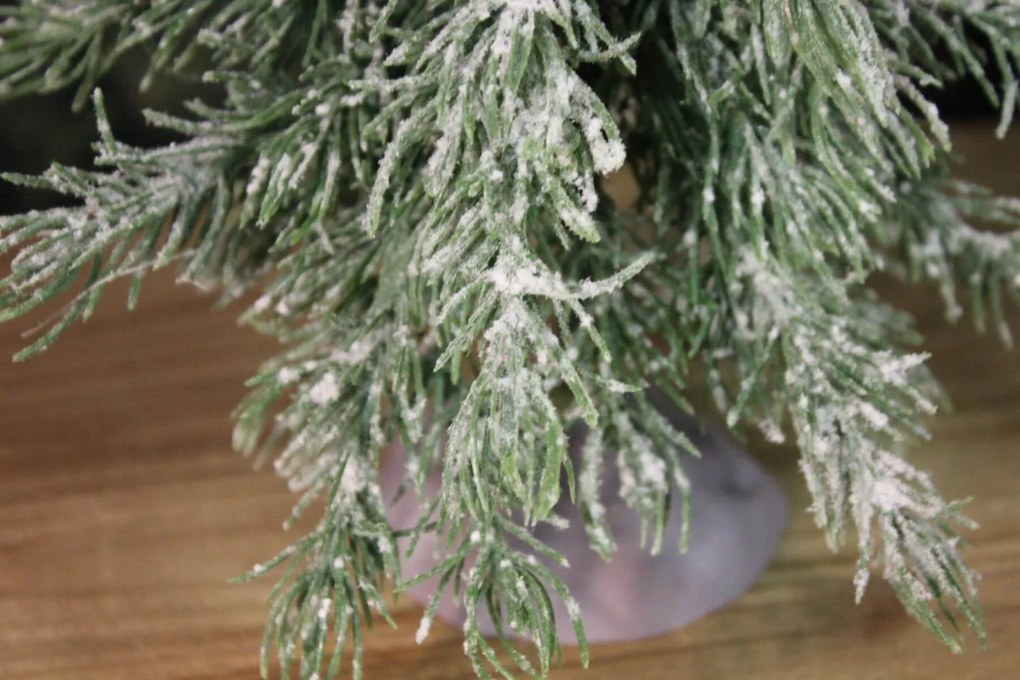 Zelený zasnežený stromček 25cm