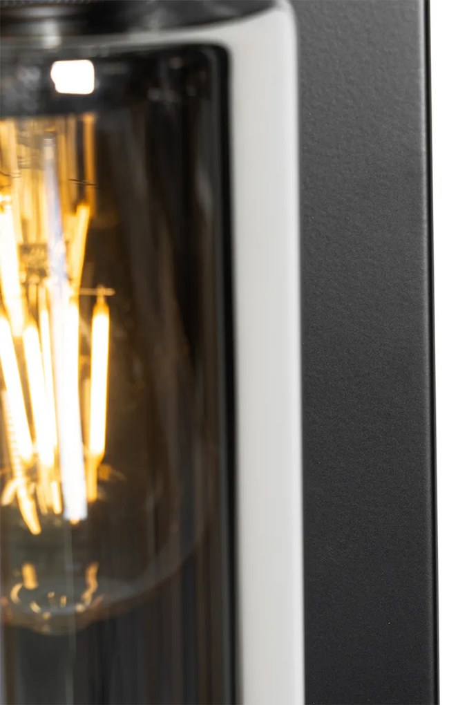 Moderná nástenná lampa čierna s dymovým sklom - Stavelot