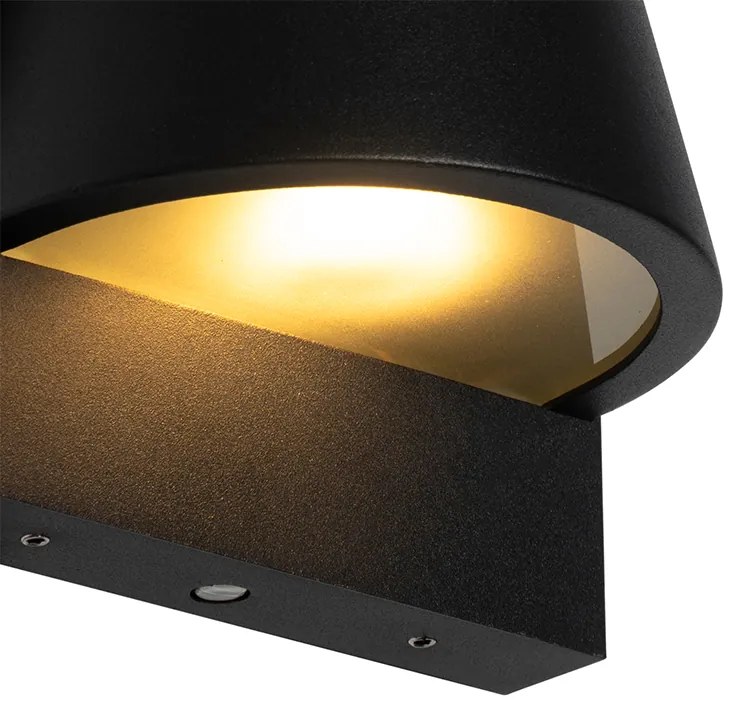 Vonkajšia nástenná lampa čierna IP44 so senzorom súmraku - Femke