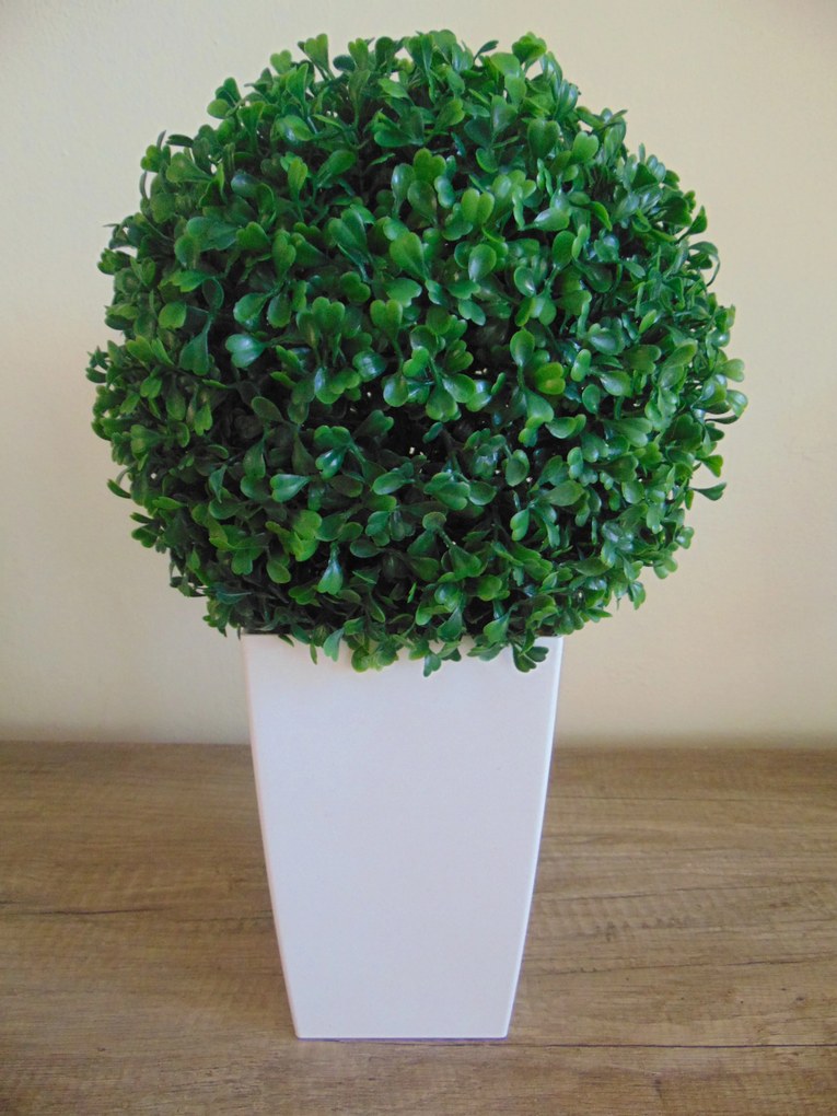 Umelý krušpán v kvetináči vo výške 35cm