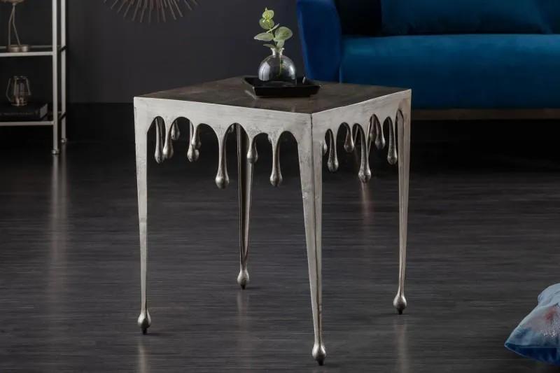 Extravagantný príručný stolík LIQUID LINE L 50 cm strieborný