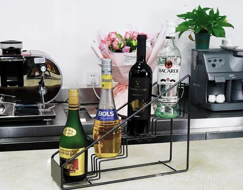 Kovový stojan na fľaše Kov