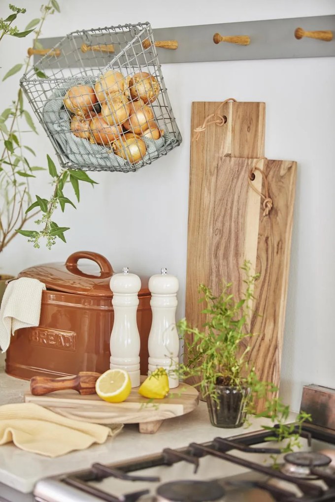 Drevená doska s koženou šnúrkou OILED ACACIA WOOD