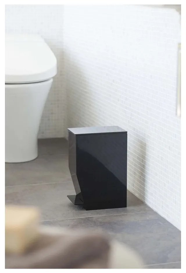 Čierny pedálový plastový odpadkový kôš 3,9 l Tower – YAMAZAKI