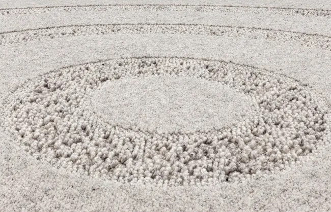 Koberec Agnella Noble Oblos svetlosivý kruh