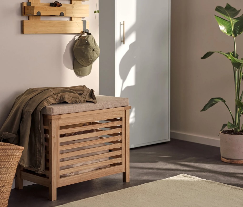 Truhlica z masívneho dreva s vankúšom