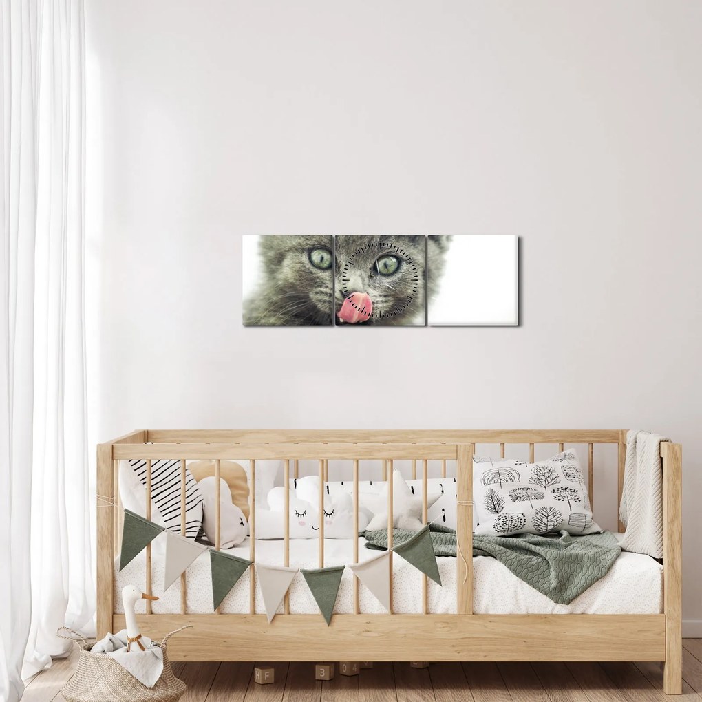 Obraz oblizujícího sa mačiatka (s hodinami) (90x30 cm)
