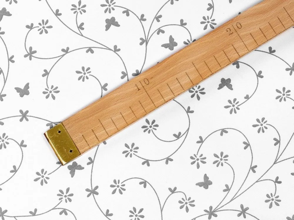 Biante Bavlnená obliečka na vankúš s lemom Sandra SA-049 Drobné sivé kvietky a motýliky na bielom 30 x 50 cm