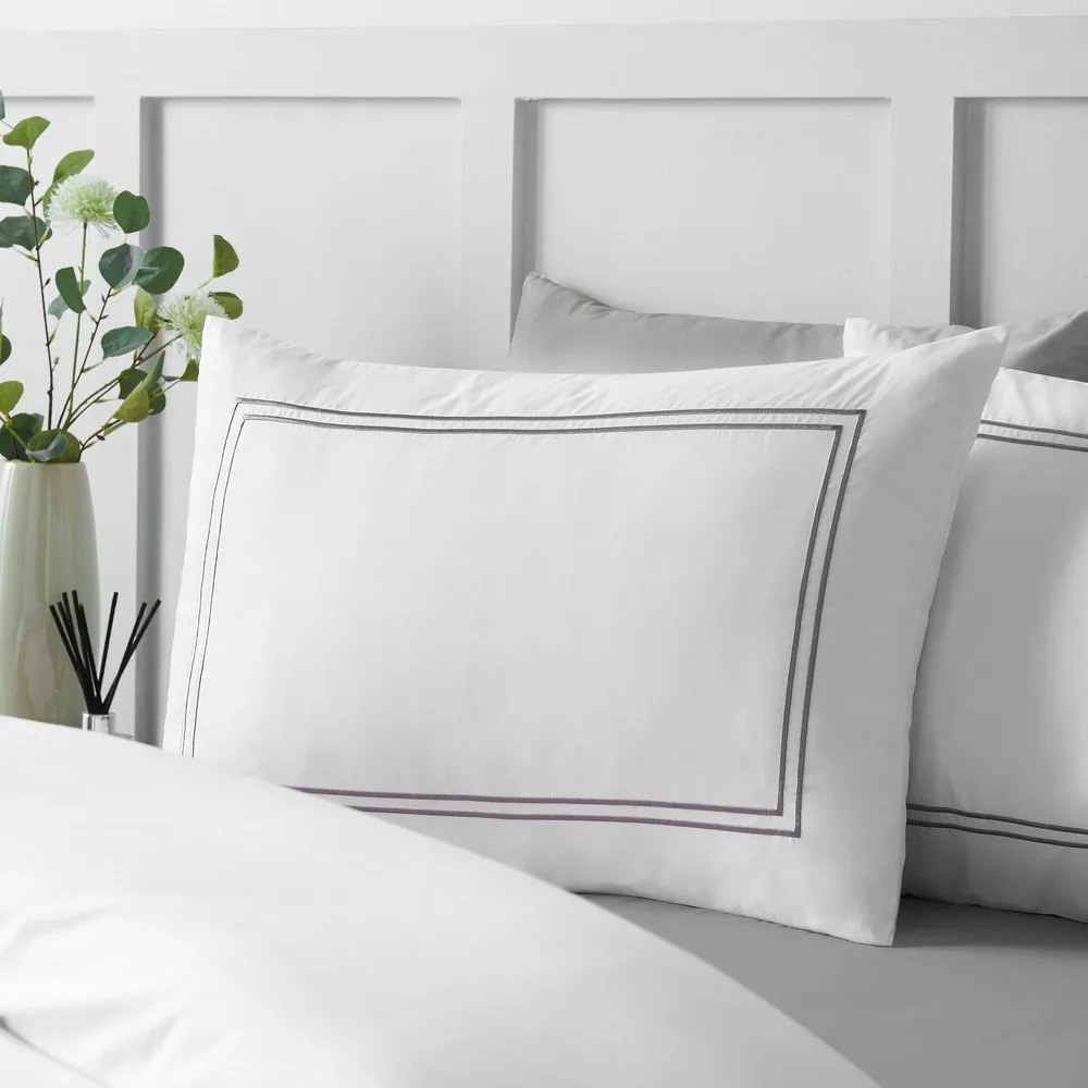 Biele 3-dielne saténové obliečky na dvojlôžko 200x200 cm So Soft Mono Satin Stitch – Catherine Lansfield
