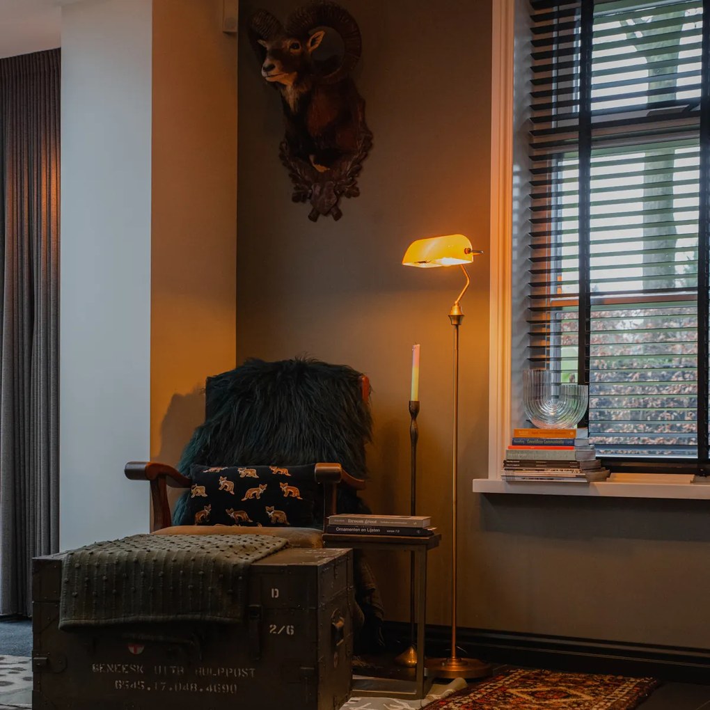 Klasická stojaca lampa na notára bronzová s jantárovým sklom - Banker