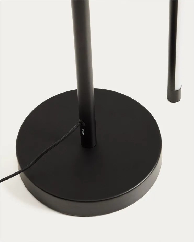 Čierna LED stojacia lampa (výška 120 cm) Bow – Kave Home