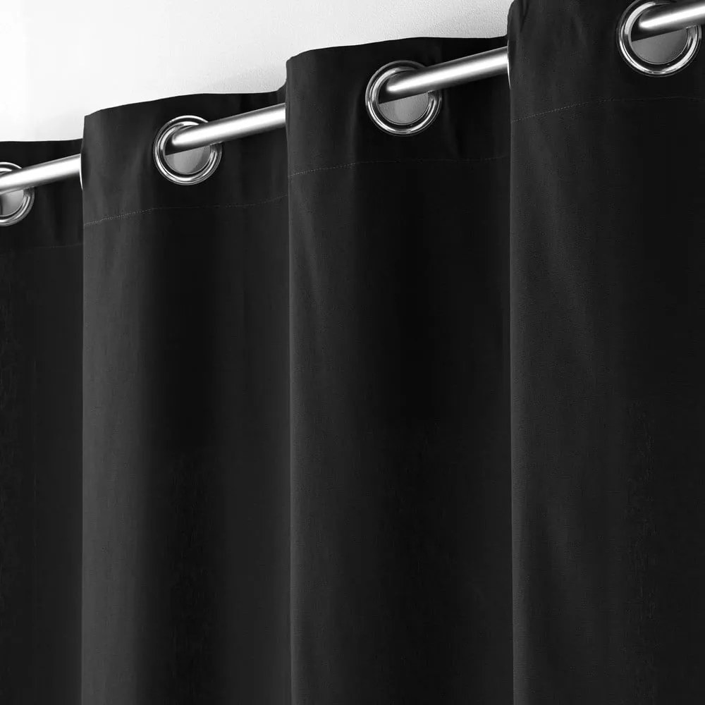 Čierny záves z mikrosaténu 140x240 cm Shana – douceur d'intérieur