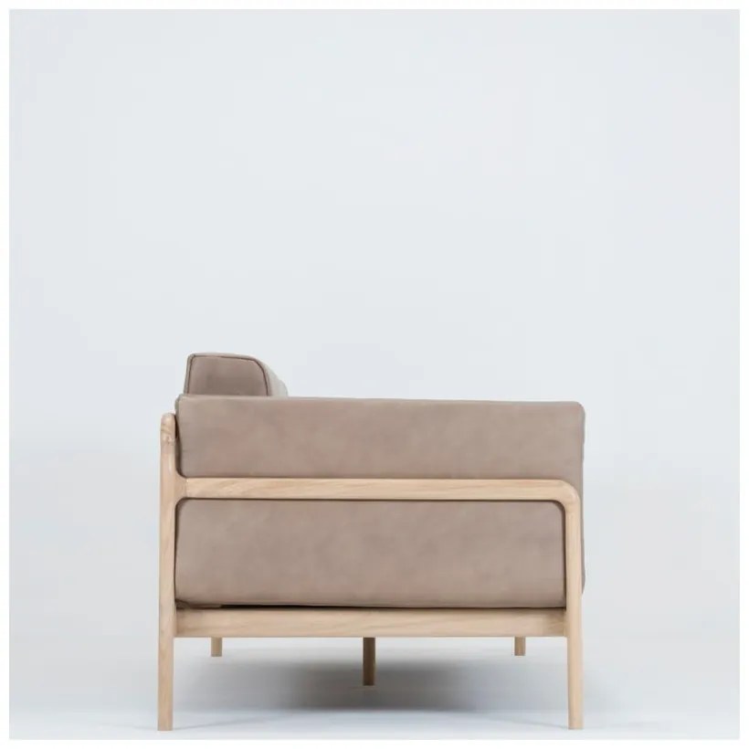 Svetlohnedá pohovka z byvolej kože s konštrukciou z masívneho dubového dreva Gazzda Fawn, 210 cm