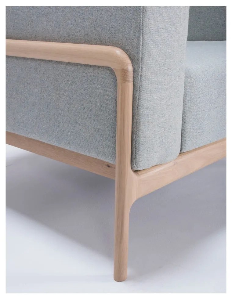 Kreslo s konštrukciou z dubového dreva s modrosivým textilným sedadlom Gazzda Fawn