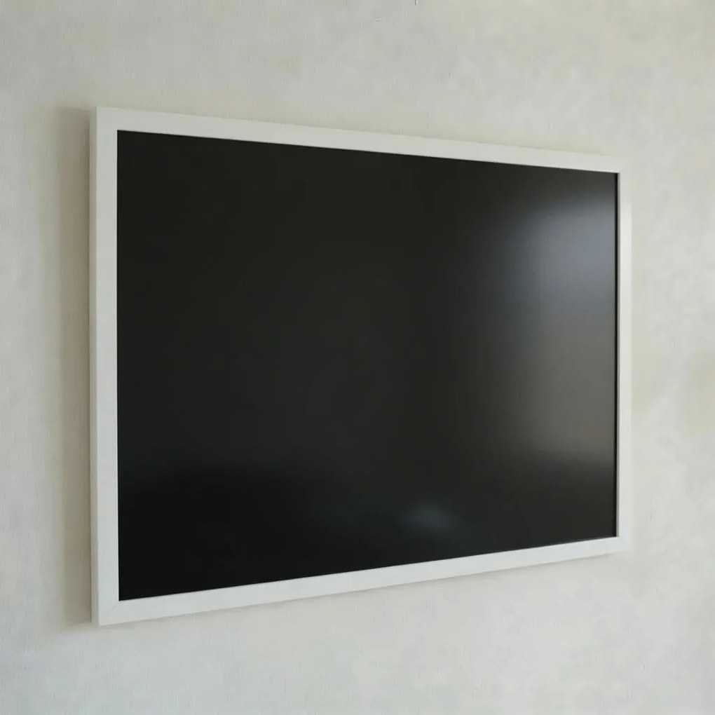 Toptabule.sk Čierna magnetická popisná tabuľa v bielom drevenom ráme COLOR 60x40 cm