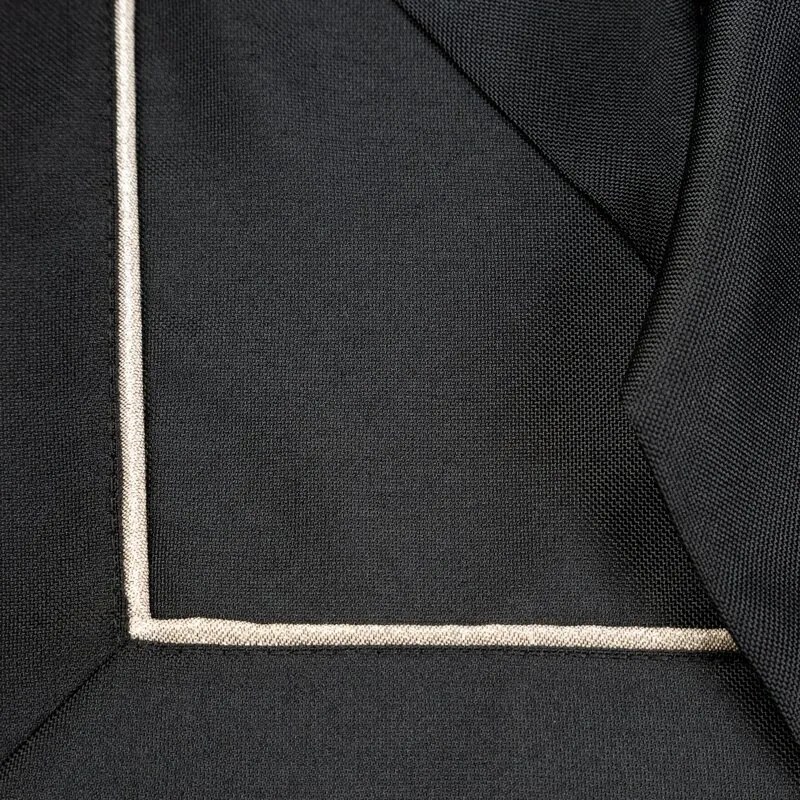 Dekorstudio Elegantné prestieranie na stôl DORITA v čiernej farbe so striebornou lemovkou - sada 4 kusy