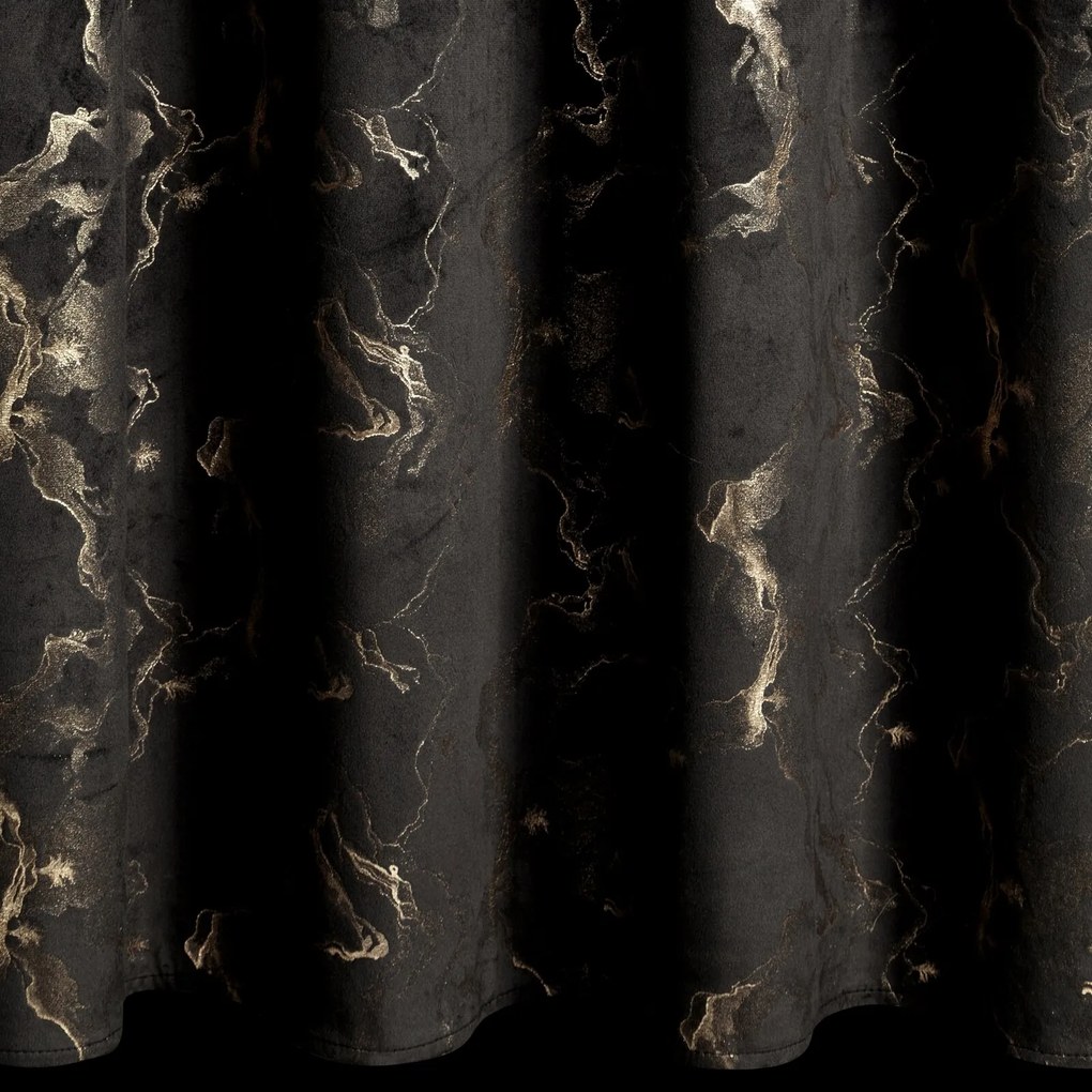 ZATEMŇOVACÍ ZÁVES NA PÁSKE RAJA 140X270 CM VZOROVANÁ