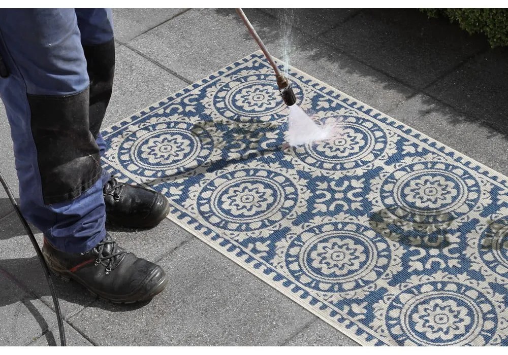Modro-krémový vonkajší koberec NORTHRUGS Jardin, 80 x 350 cm