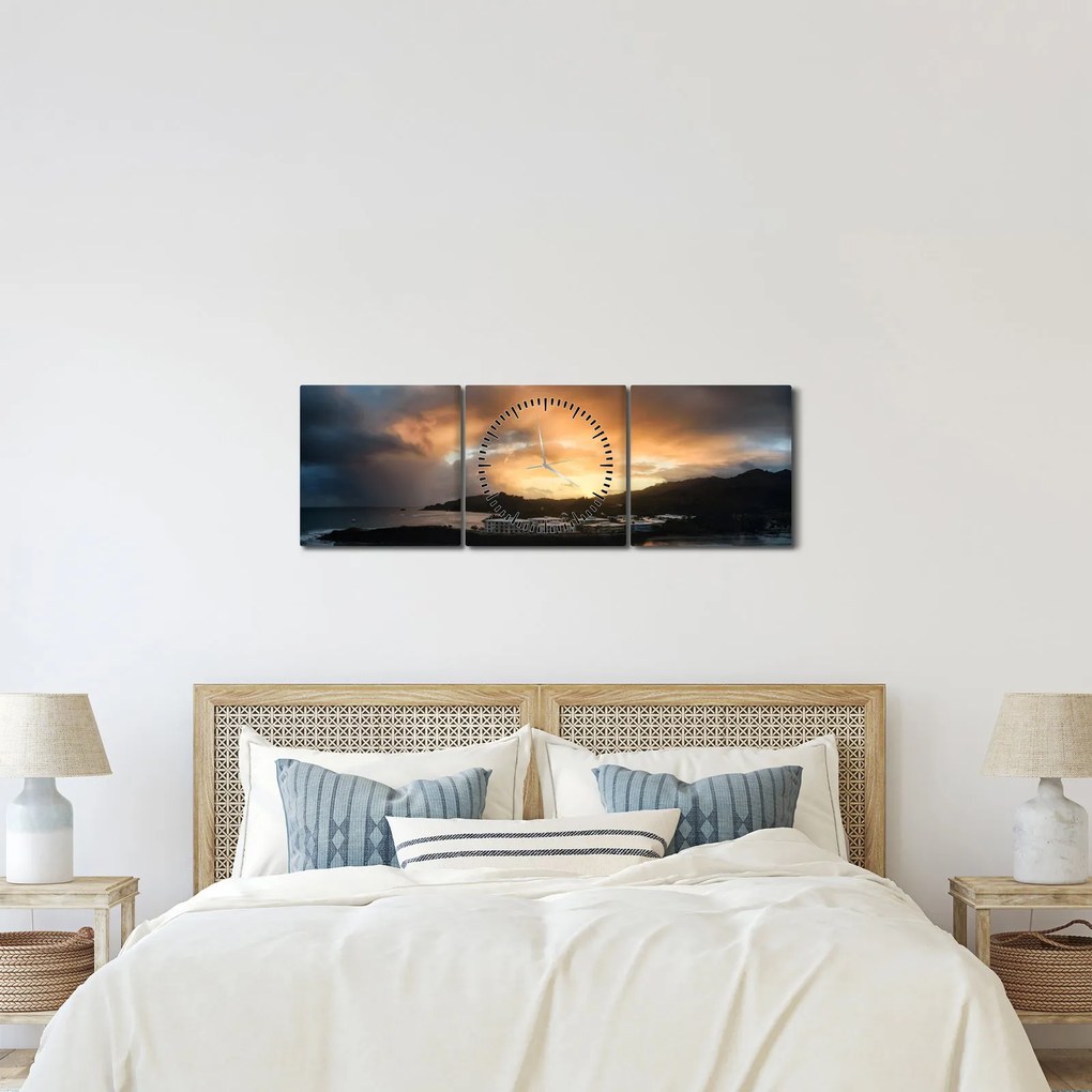 Obraz - pláž so zatiahnutou oblohou (s hodinami) (90x30 cm)