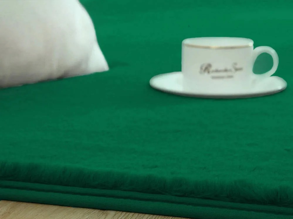 Koberec Rabbit zelený obdĺžnikový s efektom králičej kožušiny Rozmer: 80x150 cm