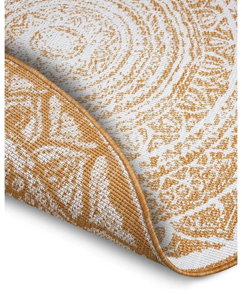 Okrovožlto-biely okrúhly vonkajší koberec ø 140 cm Siruma – NORTHRUGS