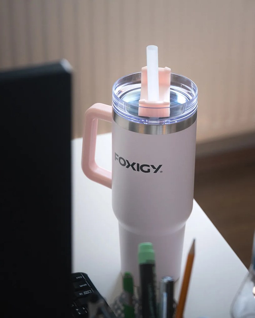 Foxigy Termohrnček do auta so slamkou 1200 ml Cherry