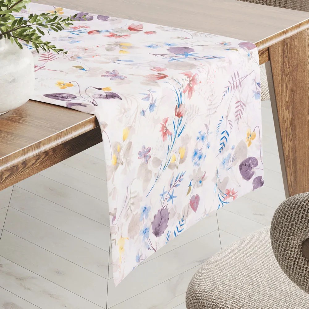 Biante Bavlnený behúň na stôl Sandra SA-290 Farebné lučne kvety na bielom 35x140 cm