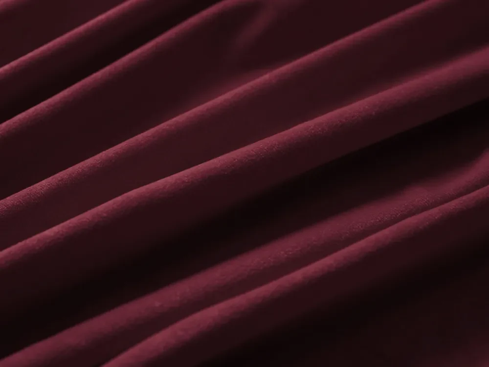Biante Zamatový štvorcový obrus Velvet Prémium SVP-010 Tmavo vínový 140x140 cm