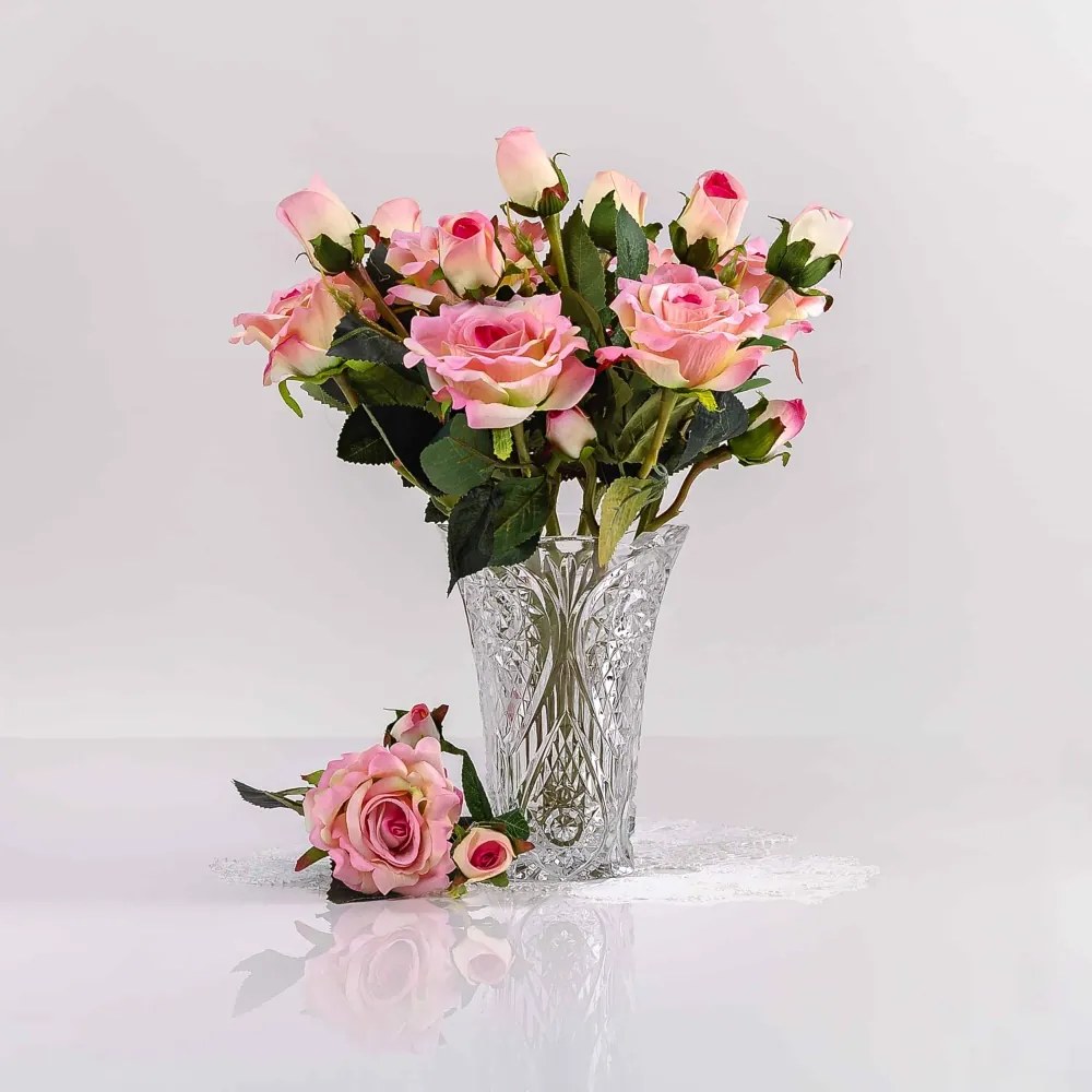 Umelá zamatová ruža VANESA svetlo-ružová. Cena uvedená za 1 kus.