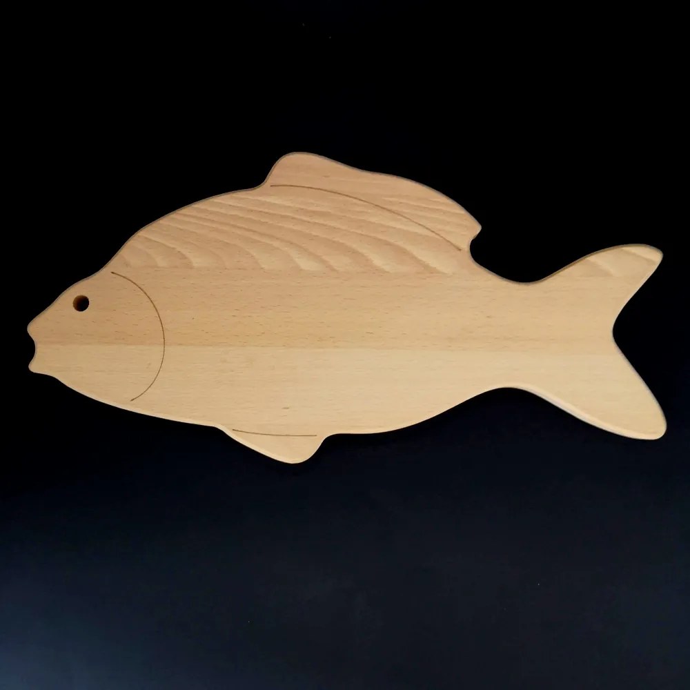 AMADEA Drevená doštička v tvare kapra, masívne drevo, 45x22,5x2 cm