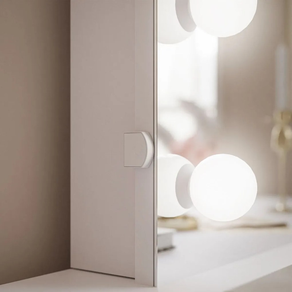 TOALETNÝ STOLÍK NESSIE SHINE BIELY LESK + ZLATÉ NOHY + LED