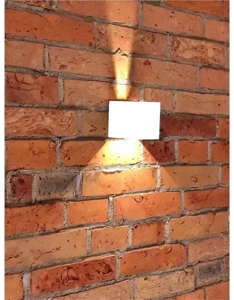 LED Vonkajšie nástenné svietidlo 2xLED/3W/230V IP54 biela