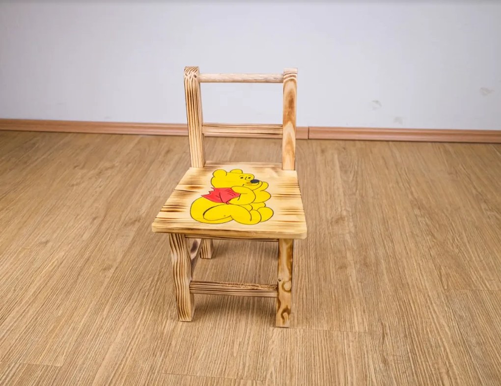 Bestent Detský drevený stolík Macko Pú + 2 stoličky