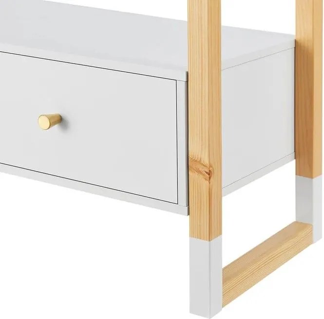 Otvorená skriňa so zásuvkou a policou