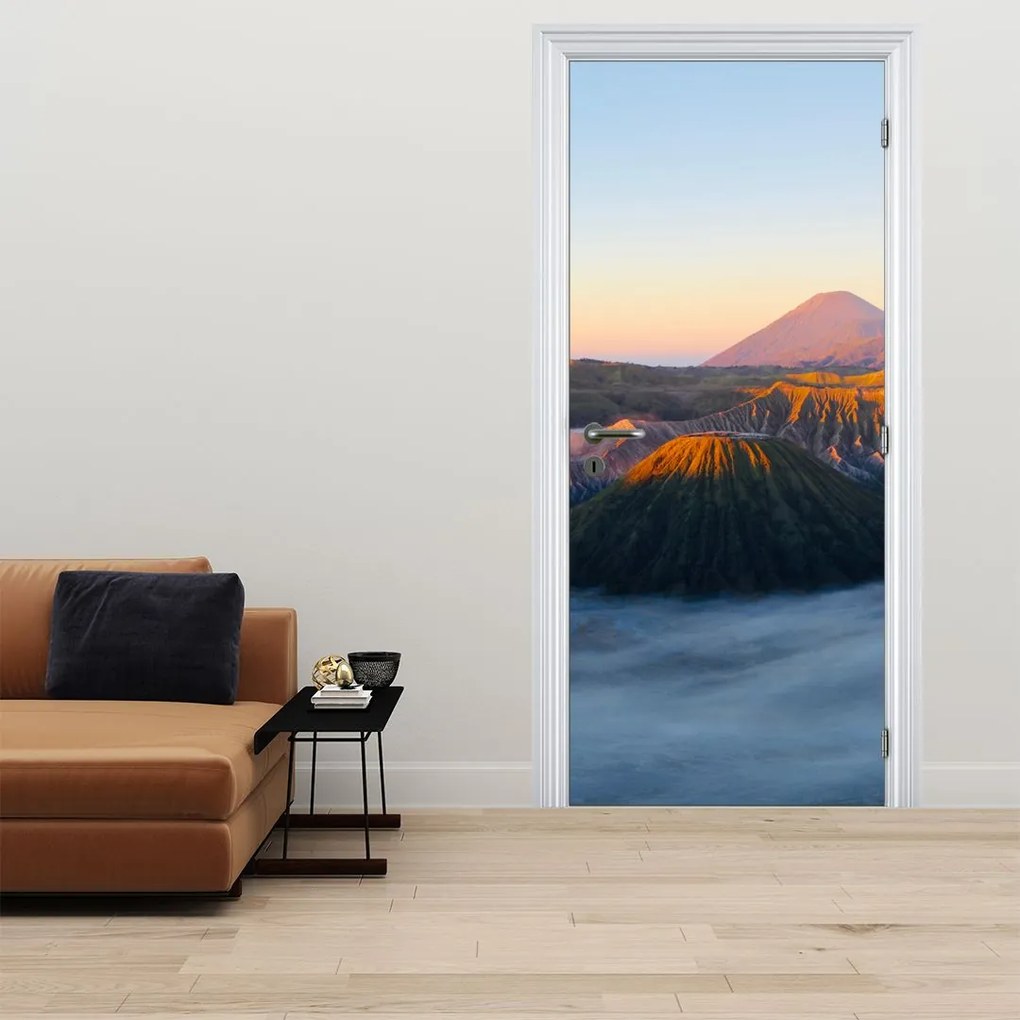 Fototapeta na dvere - Hora Bromo v Indonézii (95x205cm)