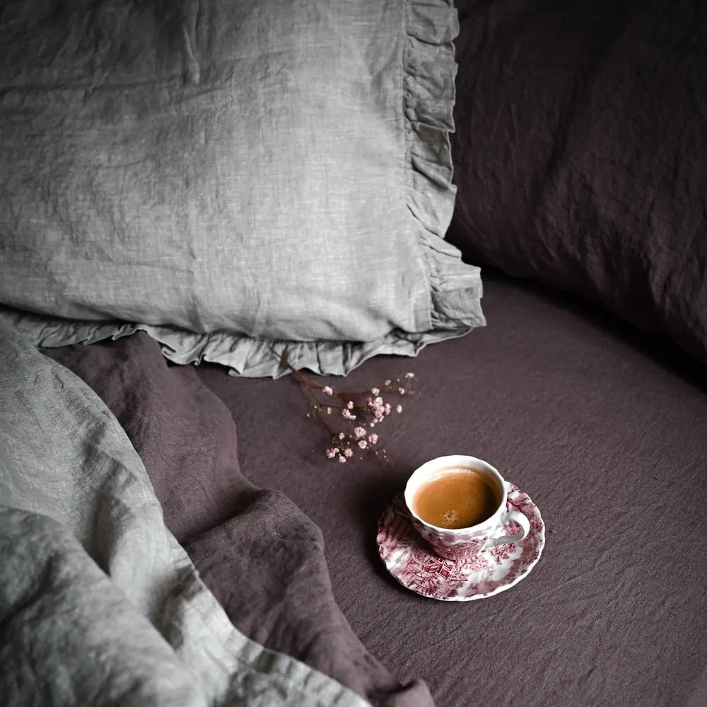 Starofialová ľanová obliečka na vankúš s riaseným lemom Linen Tales, 50 x 60 cm