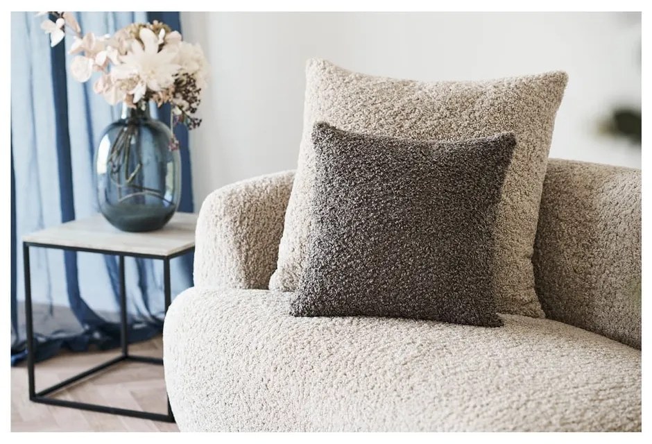 Dekoračný vankúš z materiálu bouclé 45x45 cm Tavira – House Nordic