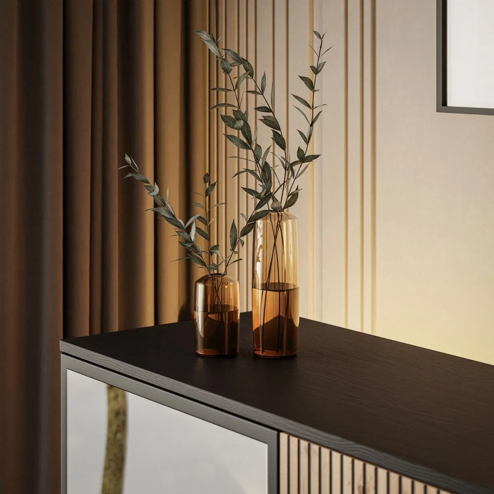 KOMODA ALESSIO 104 cm DUB WOTAN / ČIERNA LED