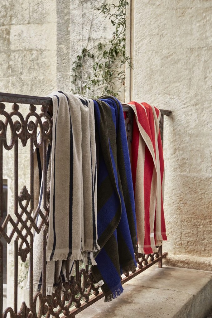 Ferm Living Bavlnená osuška Alee Light Camel/Red 70 × 140 cm