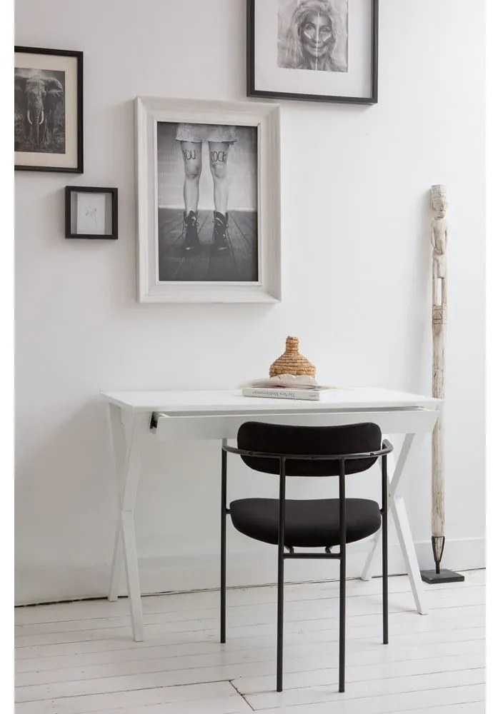 Čierna zamatová jedálenská stolička Ivy – WOOOD