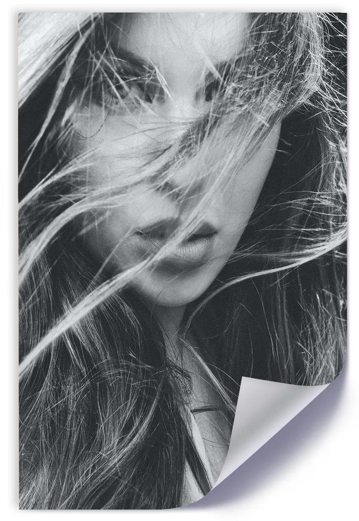 Gario Plagát Portrét ženy so splývavými vlasmi Farba rámu: Bez rámu, Rozmery: 20 x 30 cm